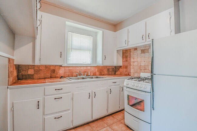 Foto del edificio - 2429 23rd St