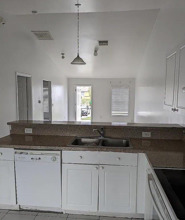 Foto del edificio - 1031 Abrams Blvd