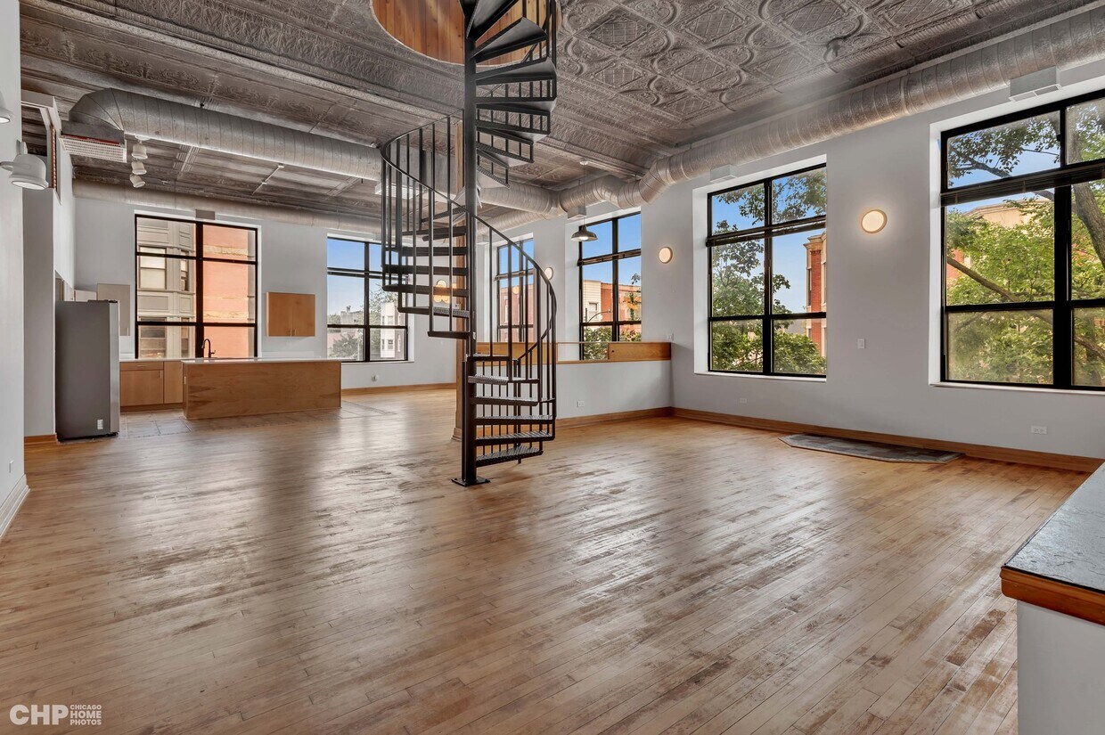 Primary Photo - 2400 S Oakley Ave