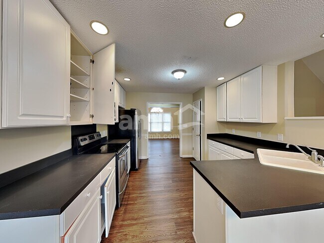 Foto del edificio - 1728 Victoria Way NW