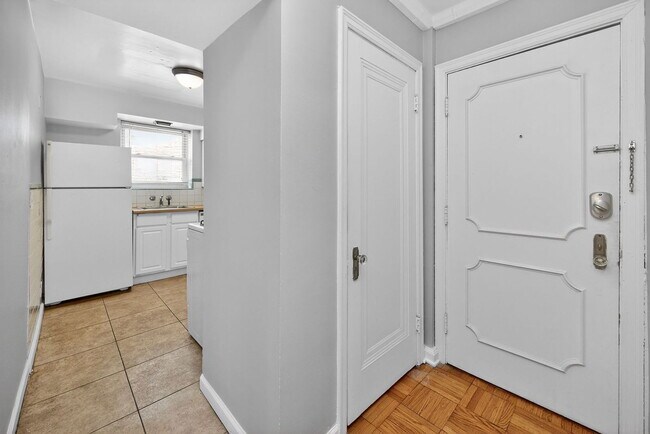 Building Photo - 2802 Digby Ave