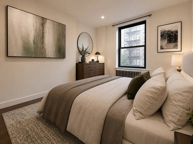 Building Photo - 406 W 39th St
