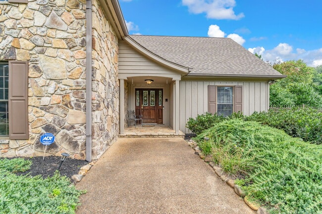 Building Photo - 2016 Rivergate Dr