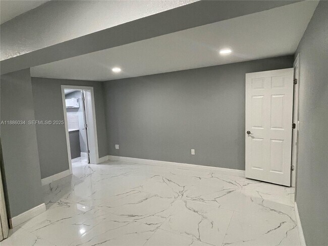 Foto del edificio - 1221 NE 210th Terrace