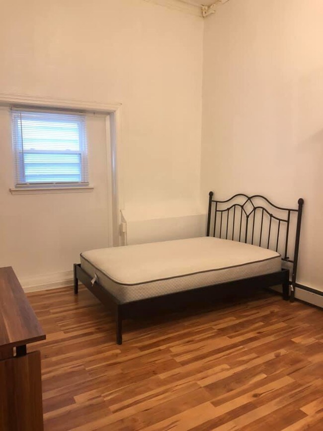 Building Photo - 422 Pierce St