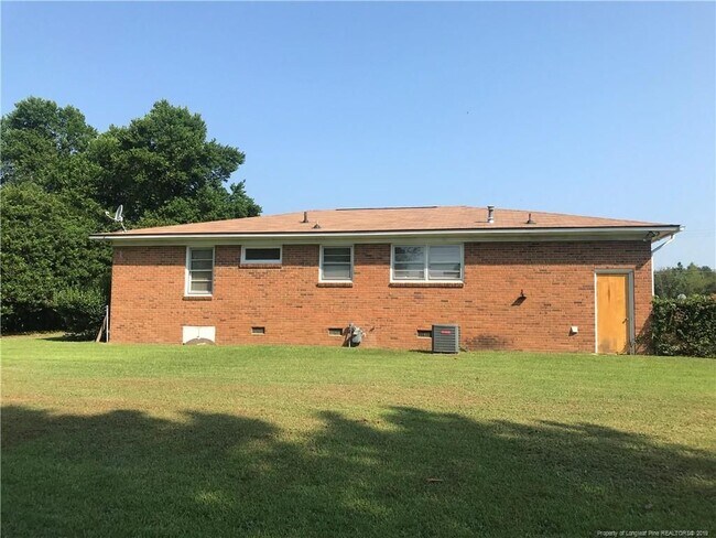 Foto del edificio - 6355 Cliffdale Rd