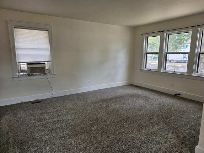Building Photo - 626 Prospect Lake Dr