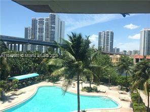 Foto del edificio - 19390 Collins Ave