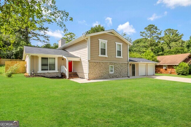 Building Photo - 3350 Saxony Way