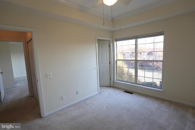 Foto del edificio - 7046 Falls Reach Dr
