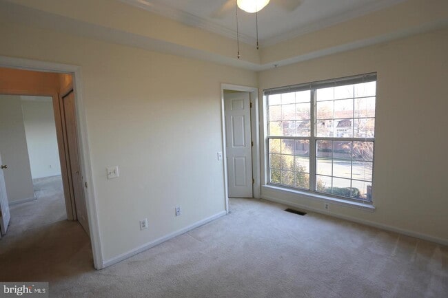 Building Photo - 7046 Falls Reach Dr