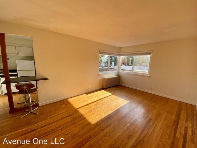 Foto del edificio - 1 br, 1 bath House - 4405 SW Alaska St., #203