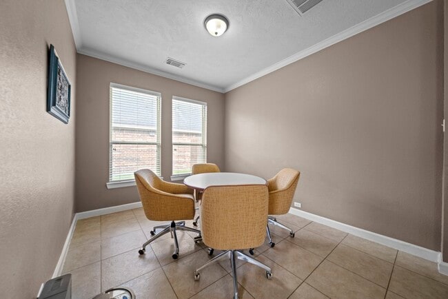 Building Photo - 2413 Quiet Arbor Ln