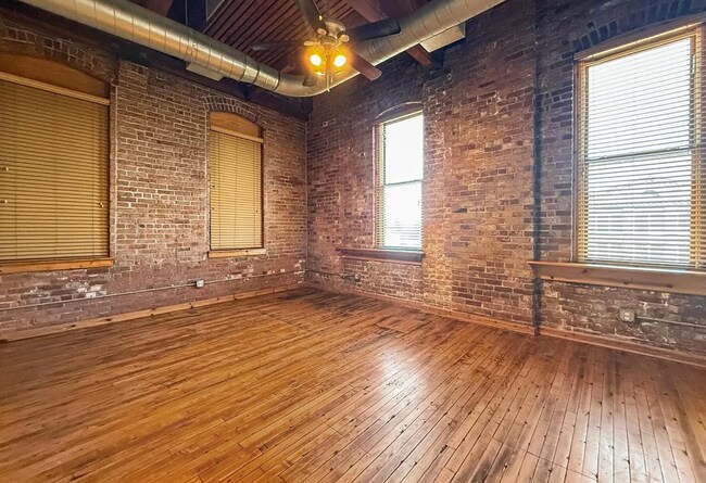 Foto del edificio - 325 Lafayette St