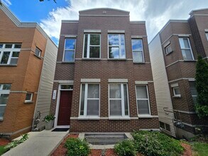 Building Photo - 1844 N Lockwood Ave