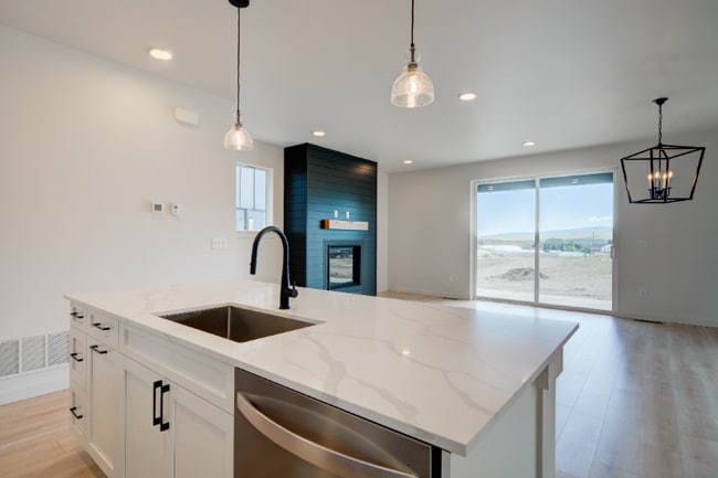 Building Photo - 901 Scenic Trl