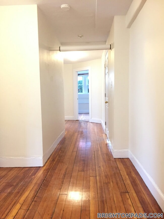 Building Photo - 7 Mt Hood Rd