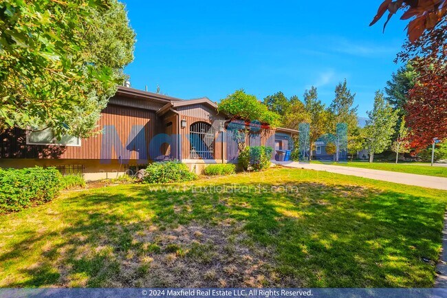 Building Photo - Pet Friendly East Cottonwood Heights / Was...