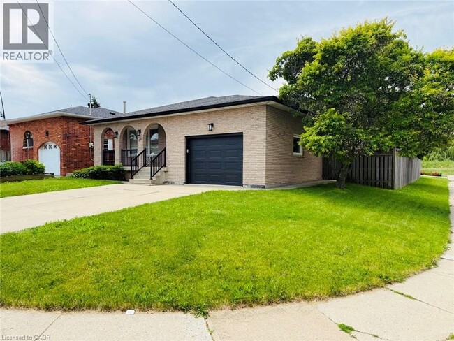 Building Photo - 10 Enola Ave