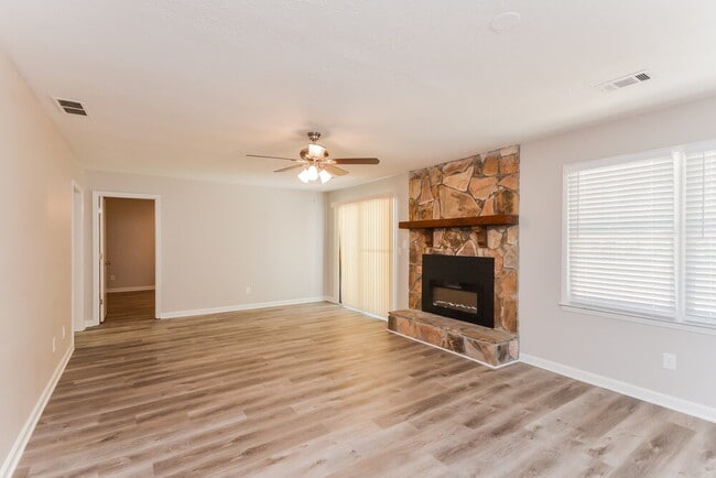 Foto del edificio - 796 Greenwood Trail SE