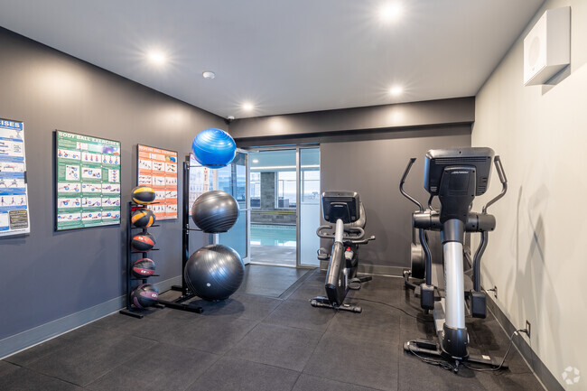 Gym - 2121 Saint-Mathieu