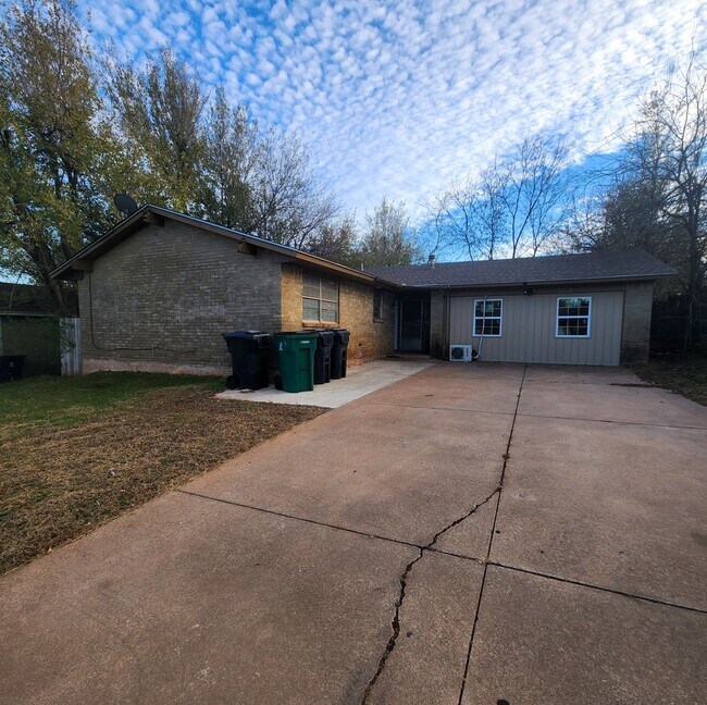 Building Photo - 5 Bedroom House Available in OKC