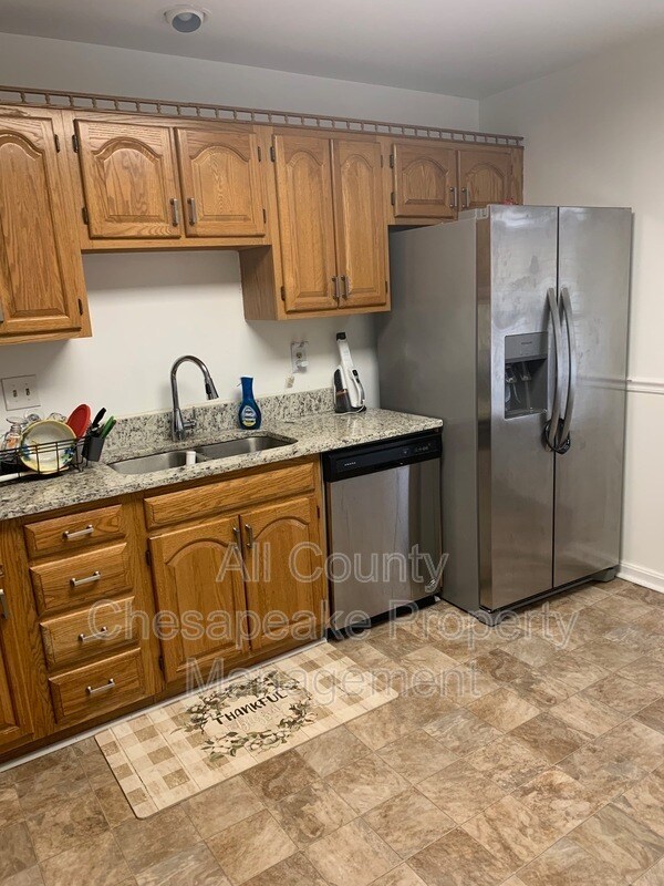 Foto del edificio - 949 Whispering Ln