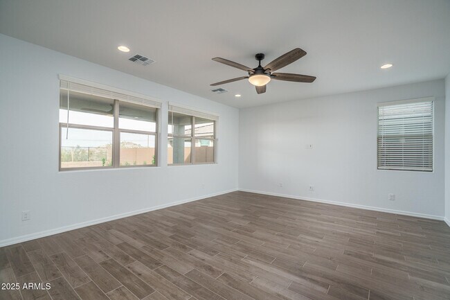 Foto del edificio - 9036 S 169th Dr