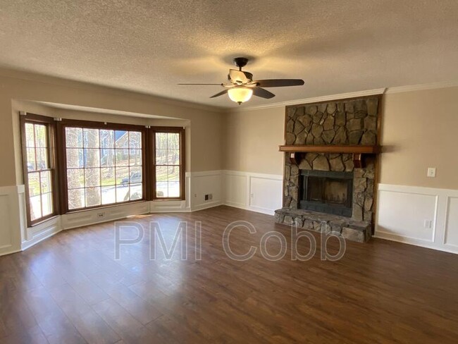 Building Photo - 4756 Forest Glen Ct NE