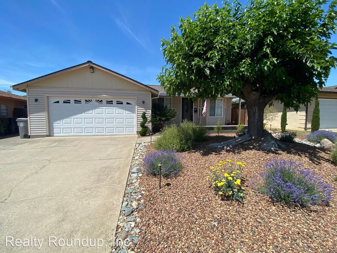 Primary Photo - 3 br, 2 bath House - 4940 79th St