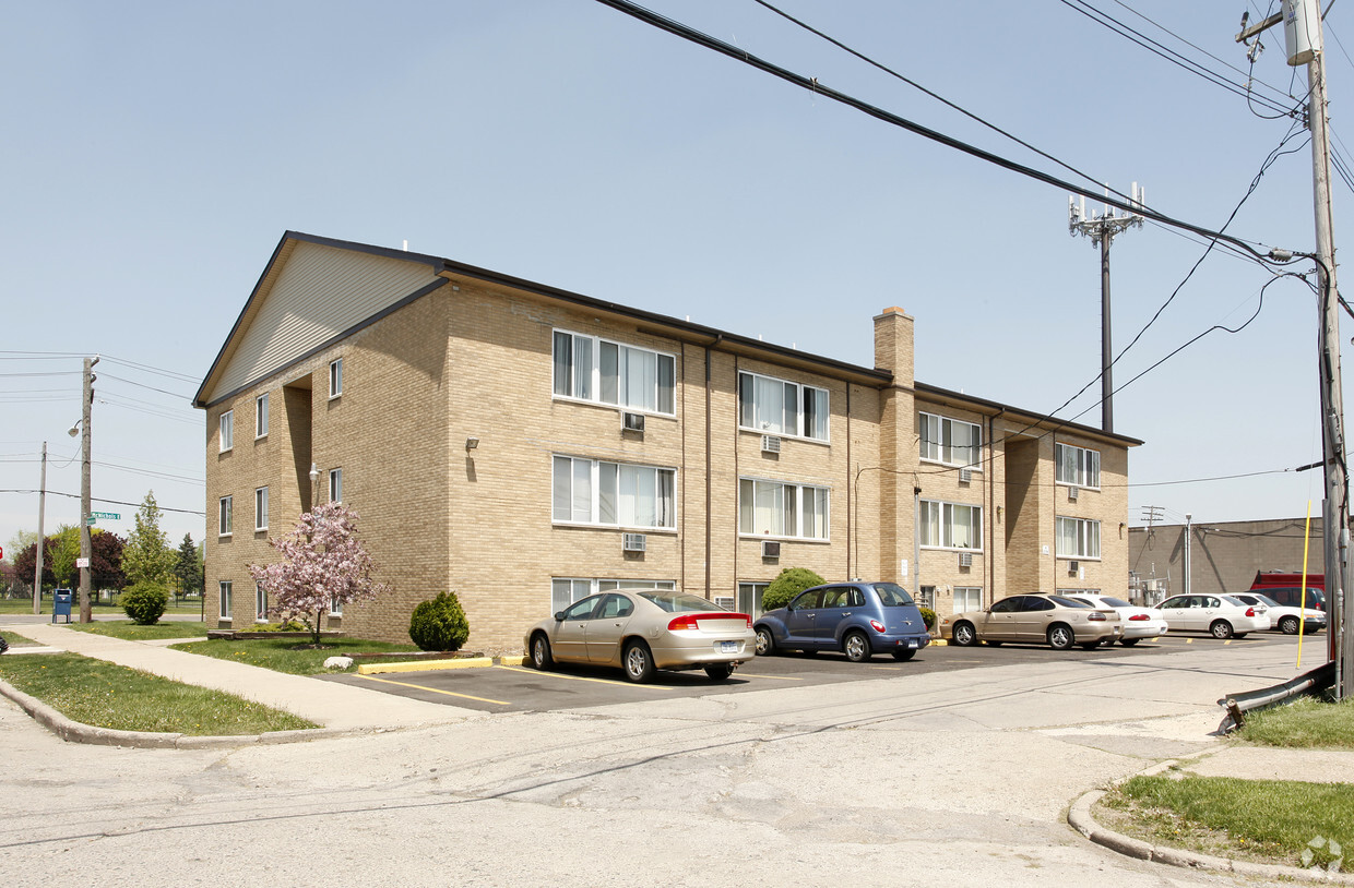 Building Photo - Skyview Apartments