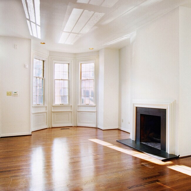 Building Photo - 333 Denniston St