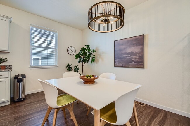 Dining Area - 532 W Amherst Ave