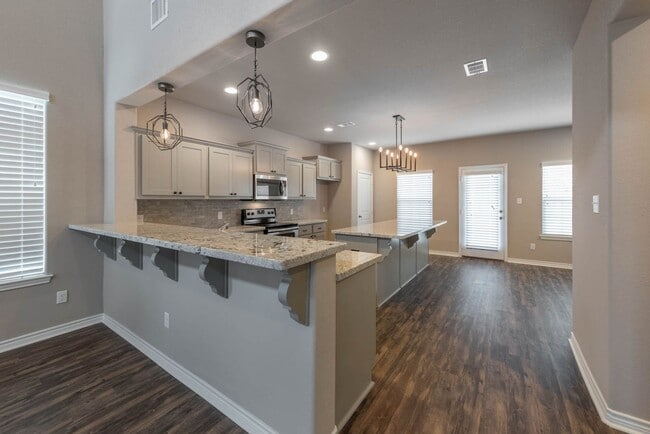 Foto del edificio - Available August 2026! Beautiful 5 Bedroom, 5 Bath Home in South College Station!!