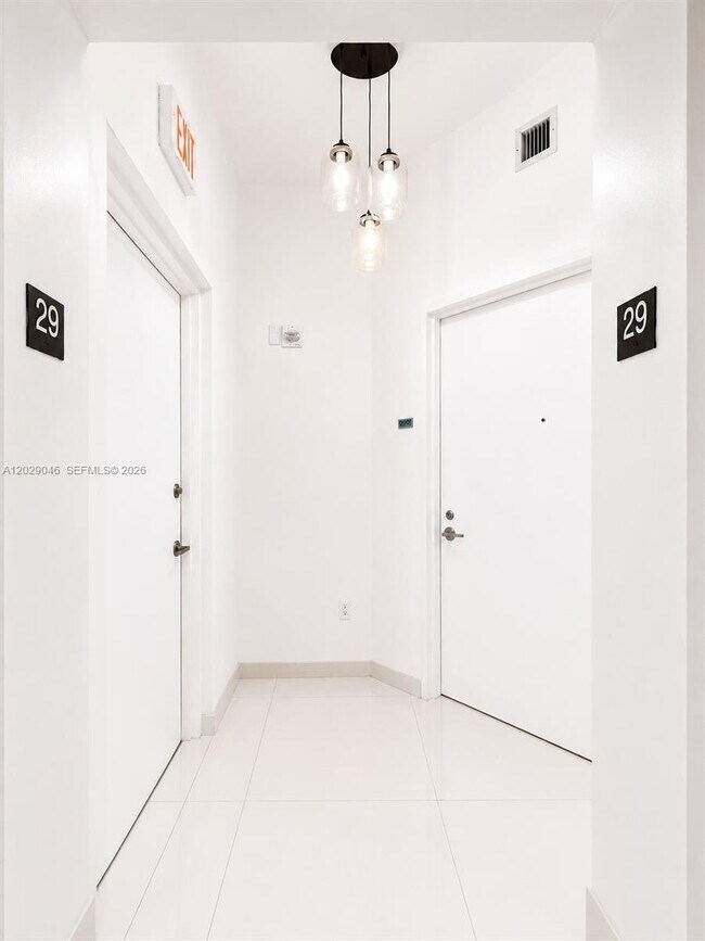 Building Photo - 2020 N Bayshore Dr