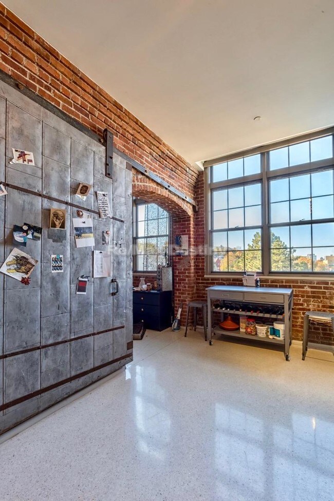 Foto del edificio - 275 Medford St