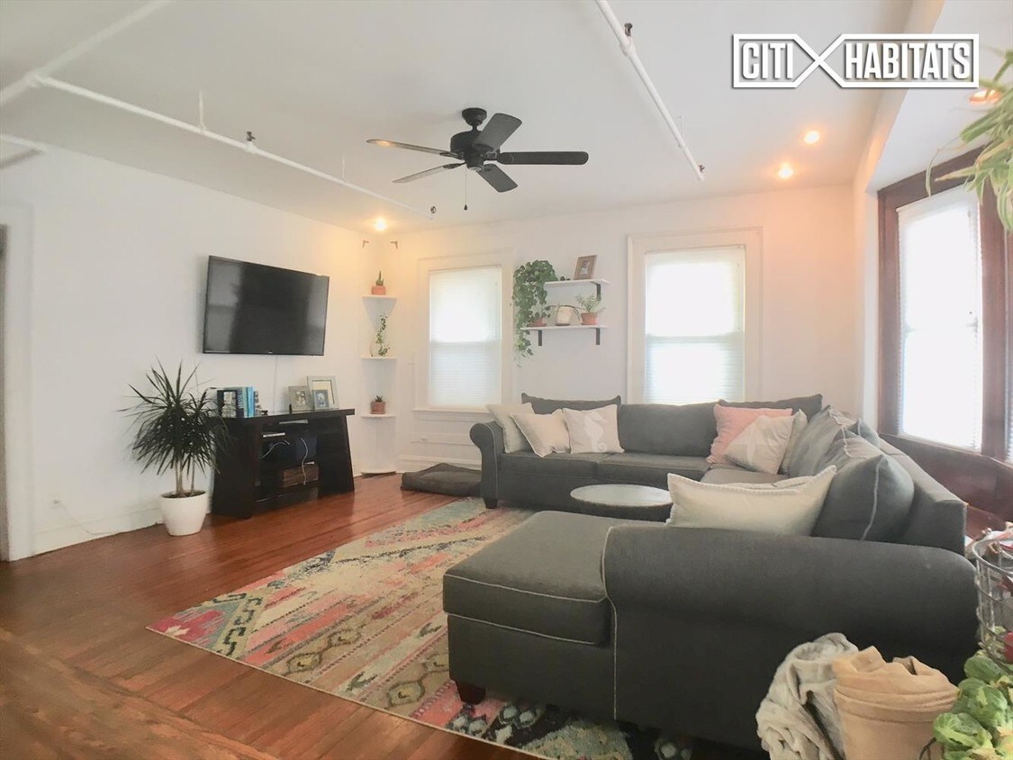 Foto principal - 14702 Newport Ave