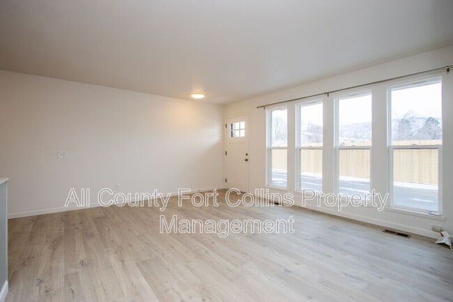 Building Photo - 1740 Azalea Dr