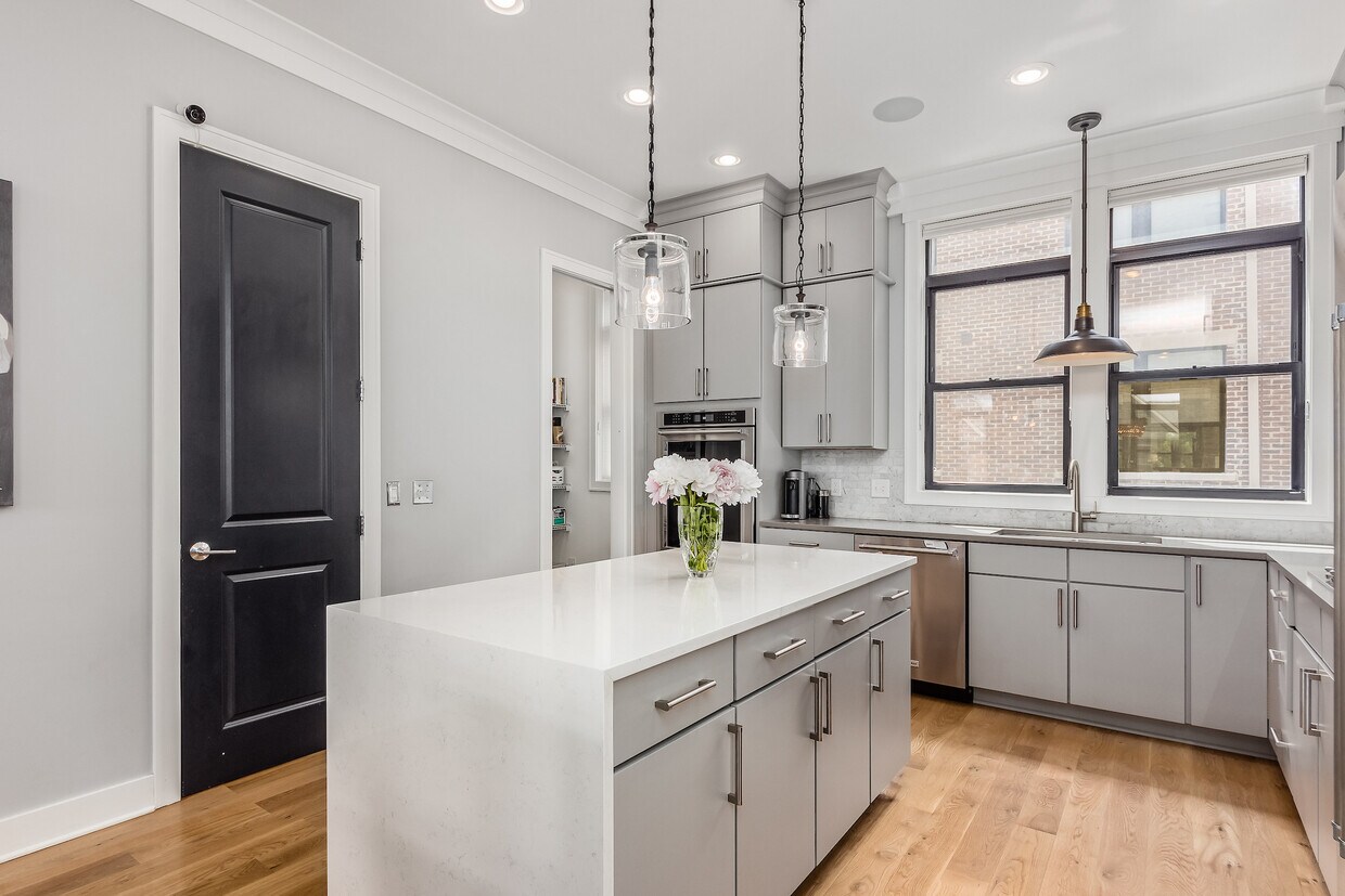 Foto principal - 1041 Harrison Park Pl