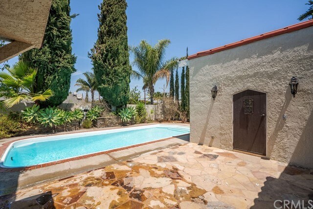 Building Photo - 24061 La Rosa Dr