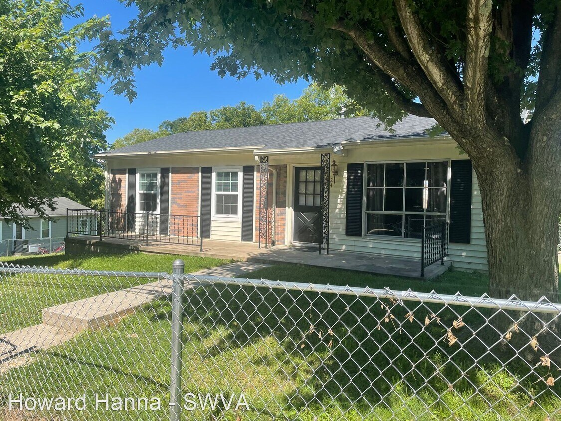 3 br, 1 bath House 24 N. Lewis Street House Rental in Lexington, VA