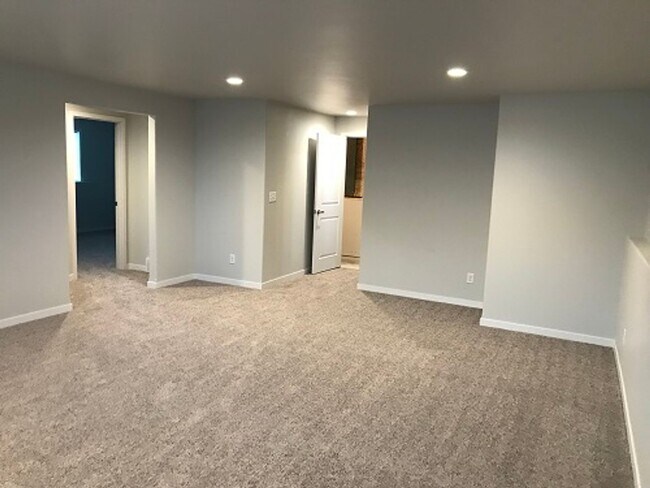 Foto del edificio - 4 bed 3 bath