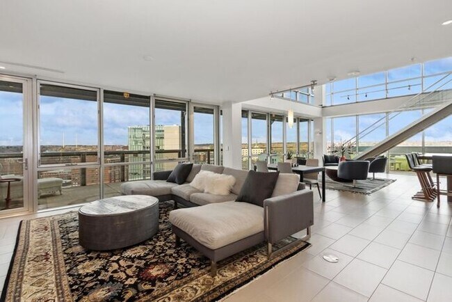 Building Photo - $4,725 | 1 Bedroom, 2 Bathroom Luxury Cond...
