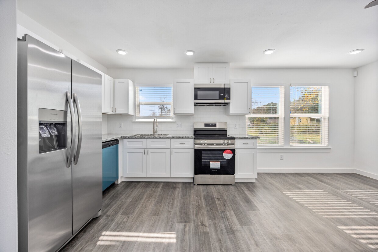 Foto principal - 8224 Bigwood St