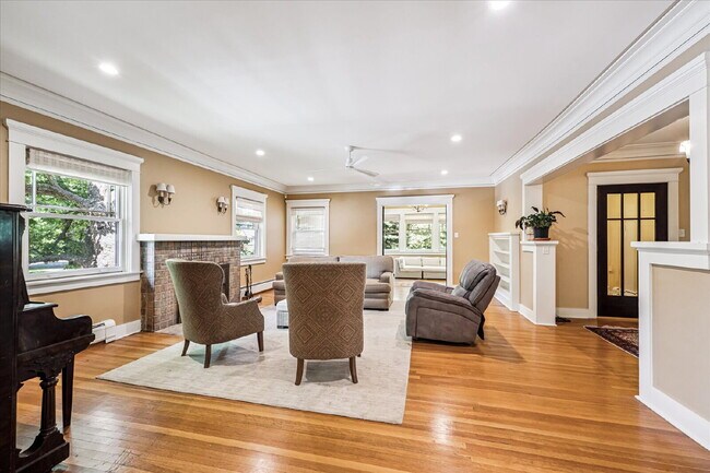 Building Photo - Spacious Comfort in Park Hill – 4-Bed, 2.5...