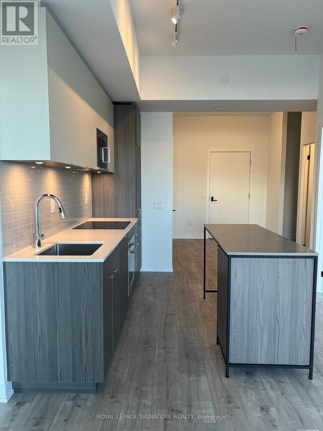 Building Photo - 402-220 MISSINNIHE Way