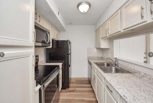 Foto del edificio - 10110 Forum West Dr