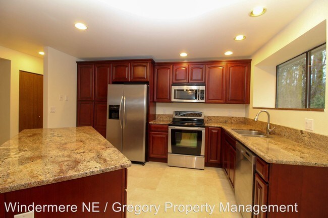 Building Photo - 3 br, 3 bath House - 12713 Juanita Dr NE