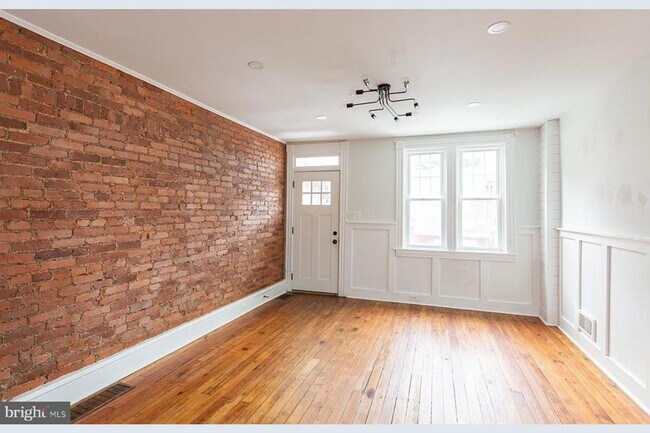 Foto del edificio - Charming 2 Bedroom Home with Modern Amenit...
