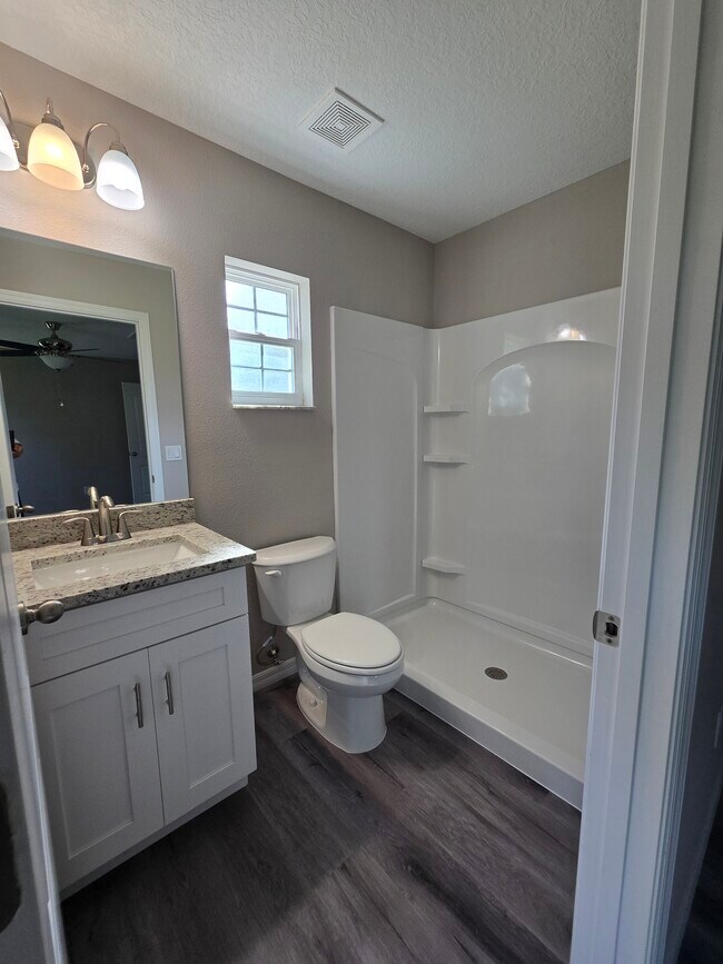 Foto del edificio - 9400 N Travis Dr